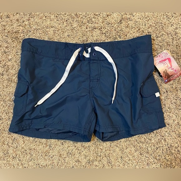 NWT Kanu Surf Women's Breeze Solid Stretch Boardshort Navy Size 6 - Picture 1 of 4